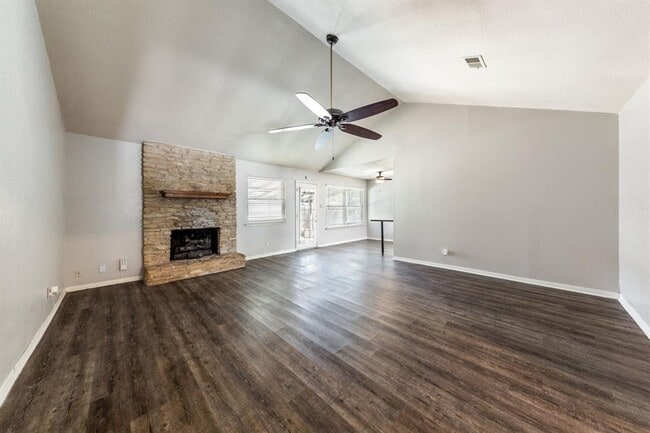 Photo - 1202 Wroxton Way