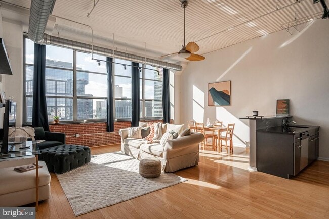Building Photo - 2200-28 Arch St Unit 1011 Rental