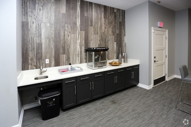 Sala multimedia - Retreat at Cheyenne Mountain