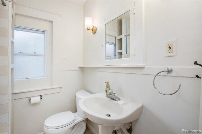 Photo - Charming 2 Bed/1 Bath Home in Ferndale
