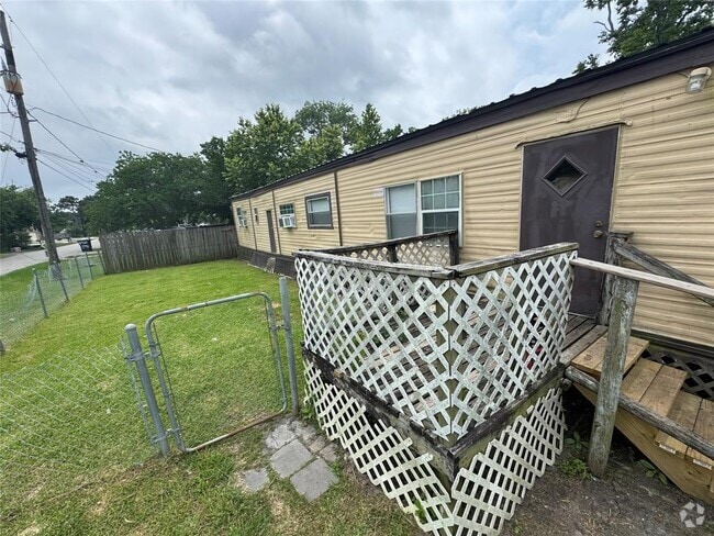Building Photo - 4412 17th St Rental
