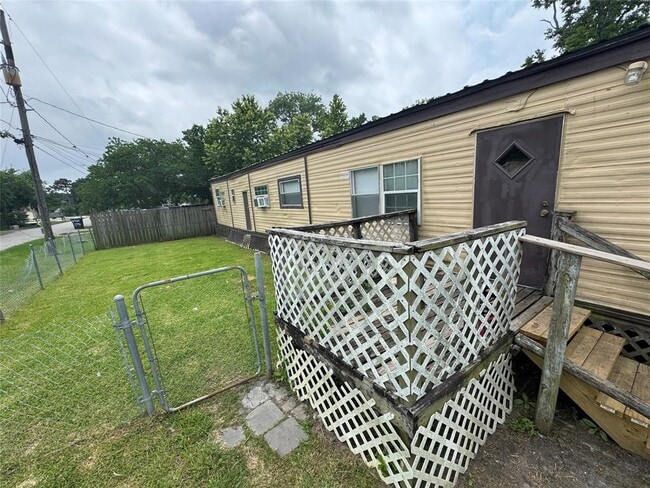 Building Photo - 4412 17th St Rental