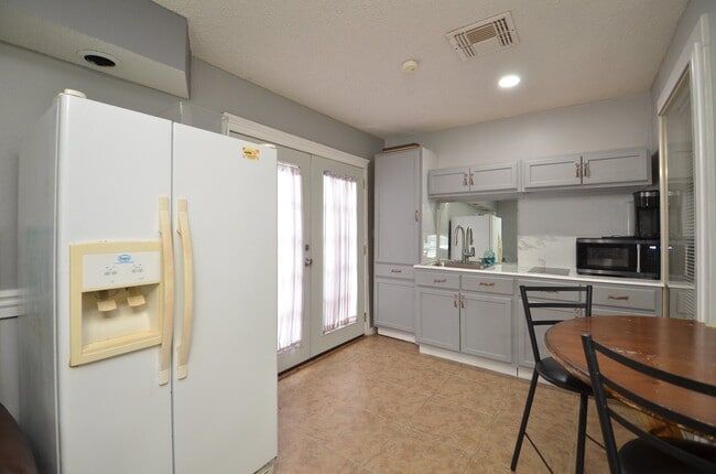 Photo - 13102 Richmond Ave.