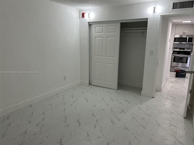 Photo - 8841 W Flagler St Unidad 108