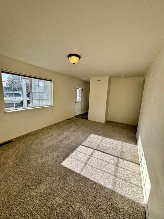 Photo - 3 Bedrooms, 2 Bathroom 4-plex; less than 2 miles to MSU