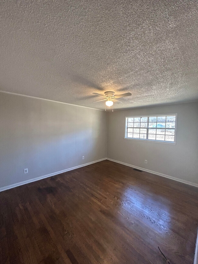 Photo - 501 Jerry Coleman St