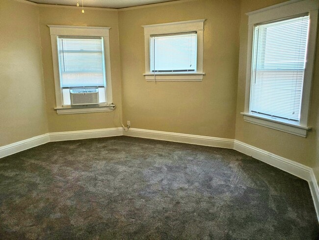 Photo - 3560 Jones St