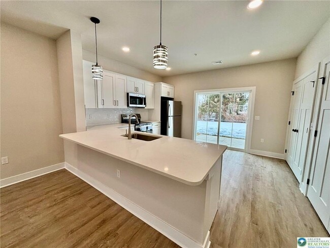 Photo - 1411 Greenview Dr