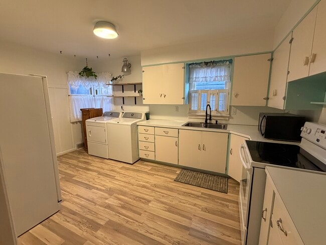 Photo - 181 W Custer Ave