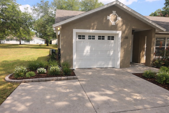 Building Photo - 215 S Boyd St