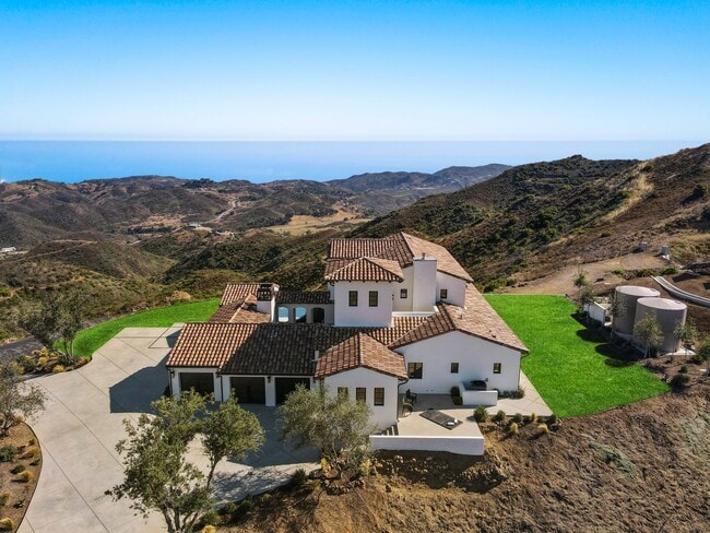 Building Photo - Ultra-Private 5Bed 6Bath Malibu Estate wit... Rental