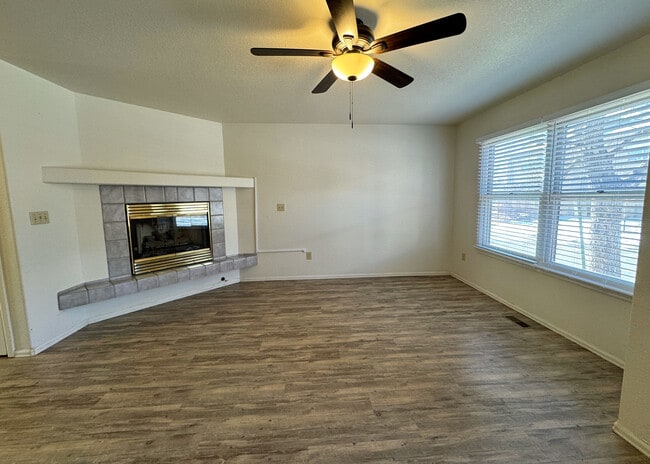 Photo - 6913 Yellowpine Dr