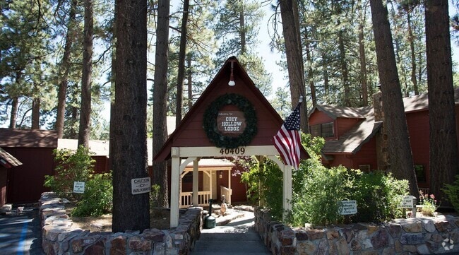 Building Photo - Cozy Hollow Lodge Unit 3 Rental