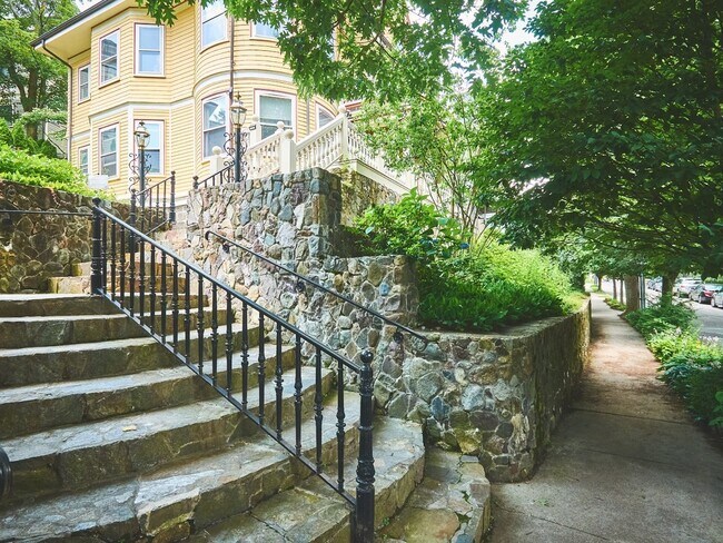 18 Atherton Rd Unit G
