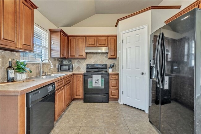 Photo - Adorable Cozy Home in Yukon (Mustang Schools)