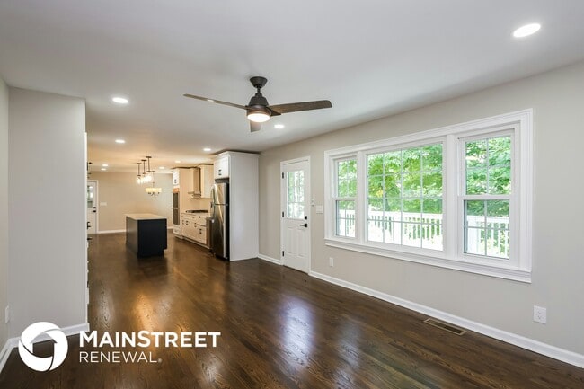 Photo - 633 Lakeview Trail