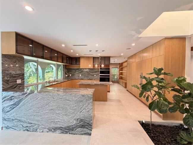 Photo - 3200 NE 165th St