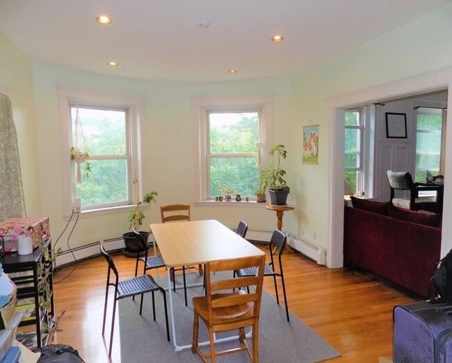 Building Photo - 19 University Rd Unit 3 Rental