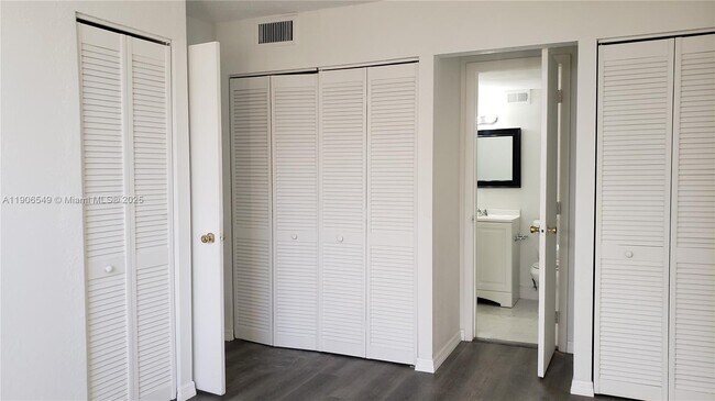 Photo - 1251 NE 108th St Unidad 215