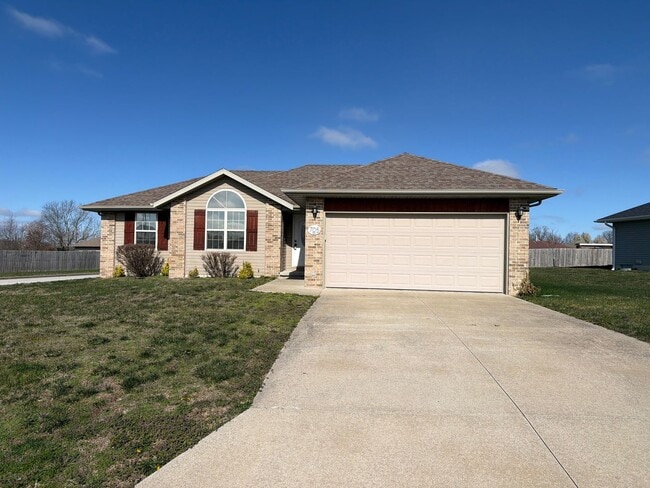 Building Photo - Your Perfect Home Awaits