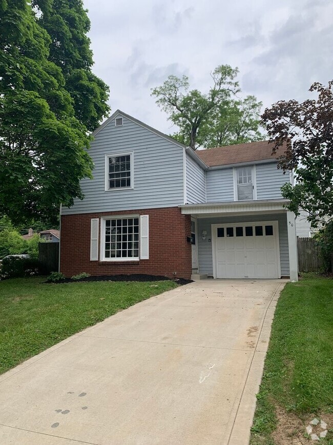 Building Photo - Coming Soon !3 Bedroom, Garage June 6th Rental