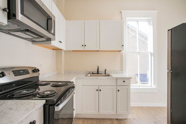 Photo - LOCATION! 1/1 Bed Bath Downtown!