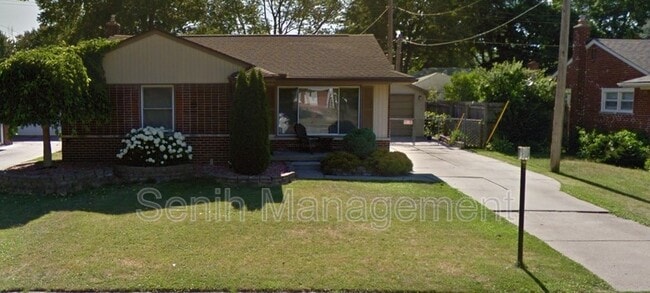 Photo - 8561 Lochdale St House