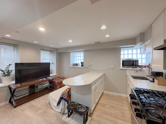 Photo - 2046 W Iowa St Unit M06H