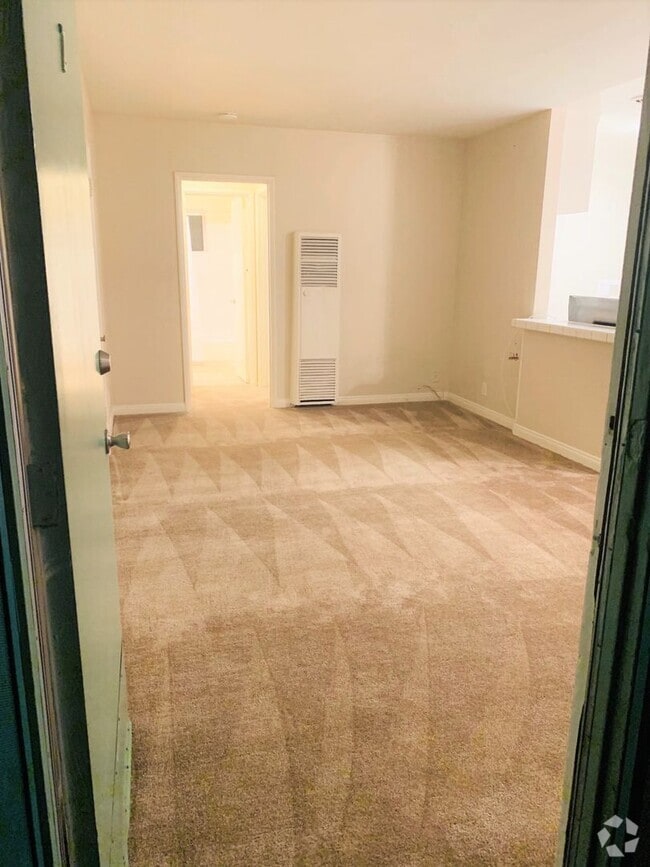 Building Photo - Spacious 1 Bed,1Bath (Pictures coming soon!!! Unit 90-7 Rental