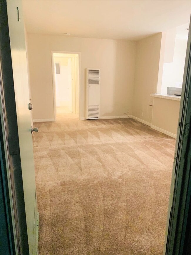 Spacious 1 Bed,1Bath (Pictures coming soon!!! - Spacious 1 Bed,1Bath (Pictures coming soon!!! Apartamento Unidad 90-7