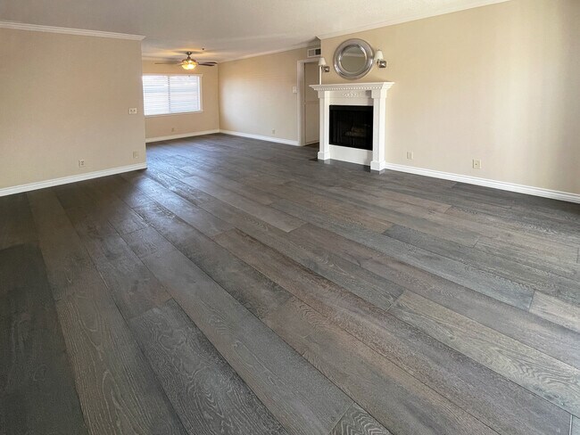 C206: Fully renovated 2 Bed / 2 Bath, 918 sq ft - Chelsea Manor Apartments