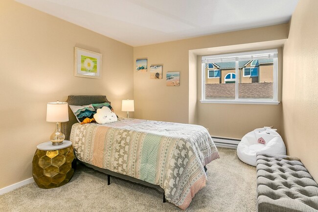 Photo - Beautiful Top Floor 2 Bed 2 Bath Condo in Factoria