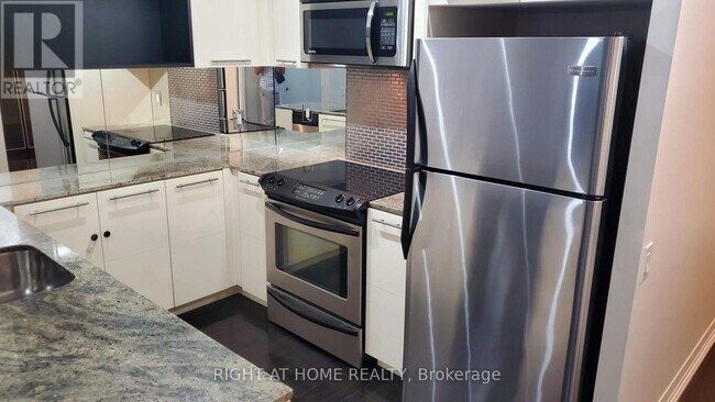 Photo - 25 Carlton St. Unit 2806