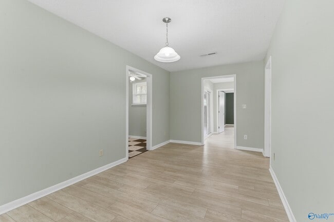 Photo - 504 Delaney Rd NW