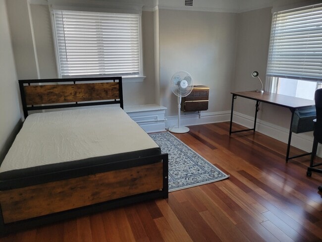 Photo - 2504 College Ave Unidad Room 1
