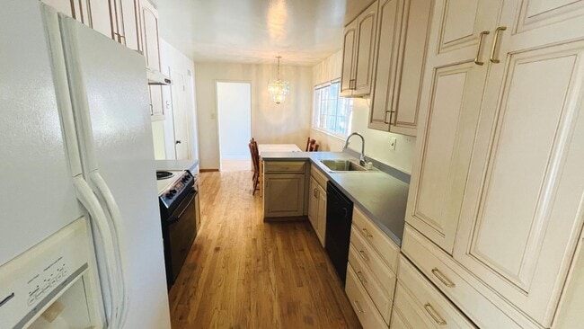 Photo - 10460 Davison Ave
