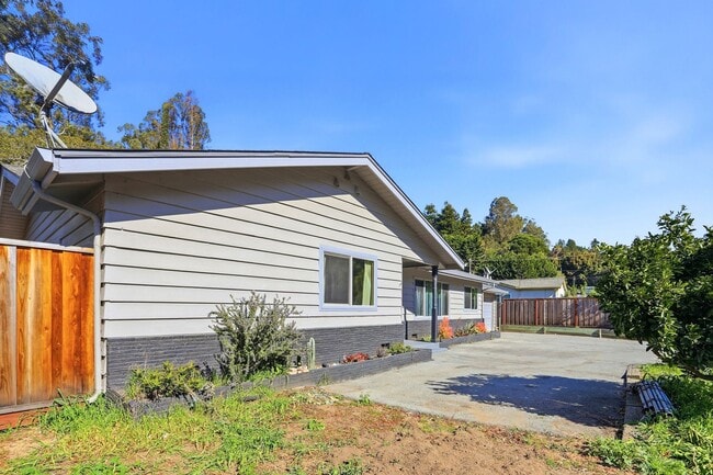 Photo - Country property close to town!