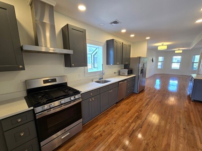 Building Photo - 9-11 Emerald St Unit 11 Rental