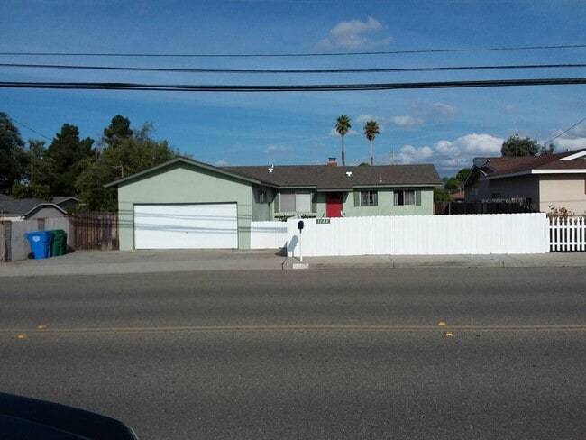 Photo - 1122 Farroll Ave House