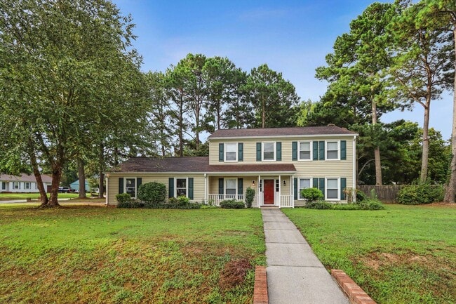 Photo - 130 Camelot Crescent House
