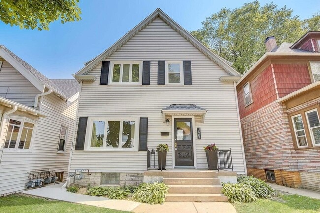 Building Photo - 3667 E Layton Ave