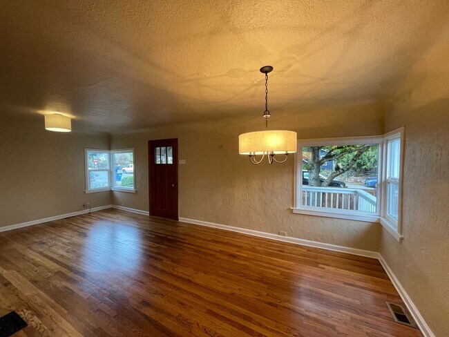 Photo - West Seattle - 2 bedroom and 1 bathroom