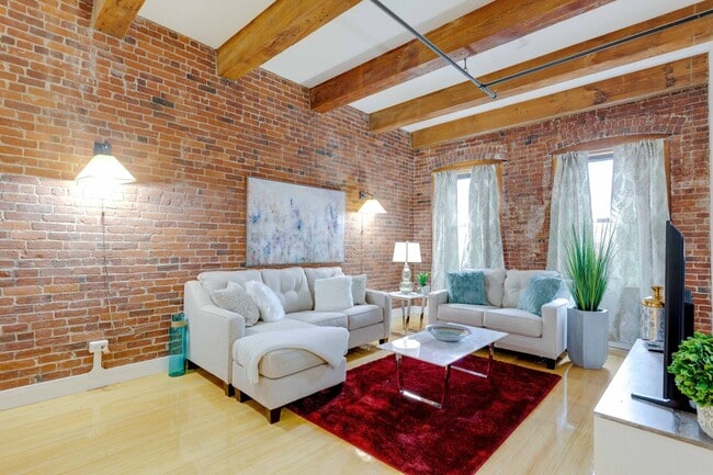 Building Photo - NORTH END 2 BED 2 BATH!!!