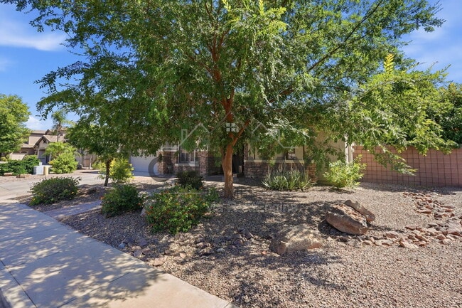Photo - 587 E Benrich Dr