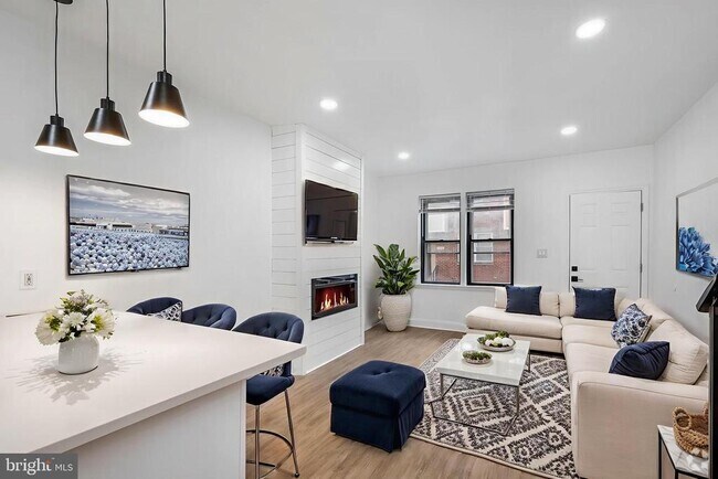 Building Photo - 2629 W Oakdale St Rental