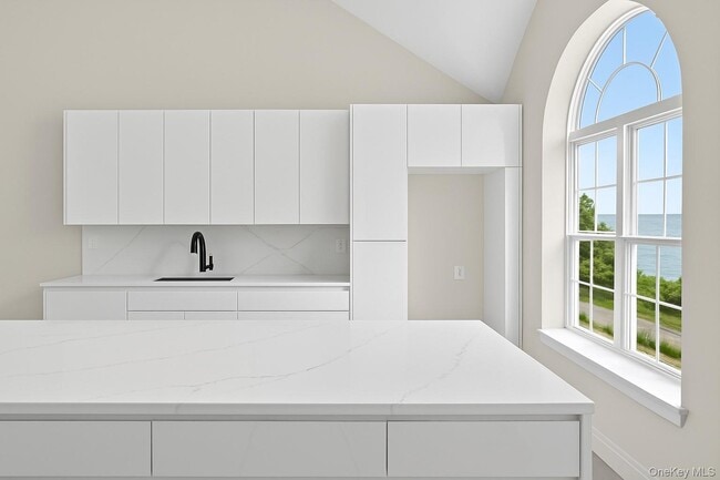 Photo - 18 Fordham Ln