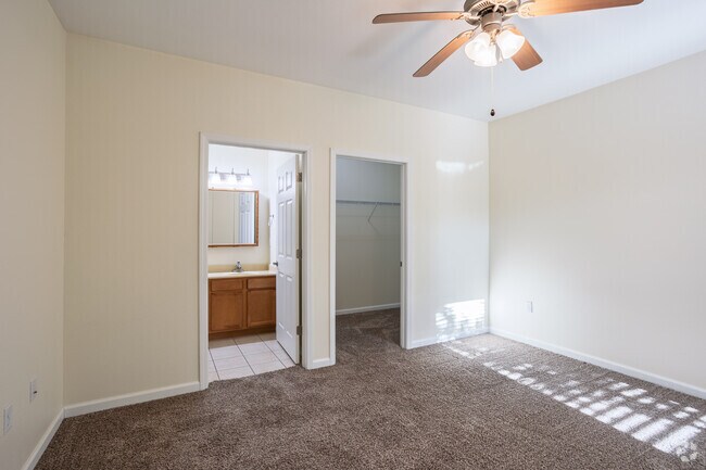 2BR, 2BA - 1033SF - Primary Bedroom