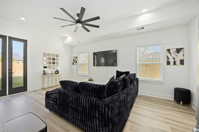 Photo - 964 Lucky St Unit B