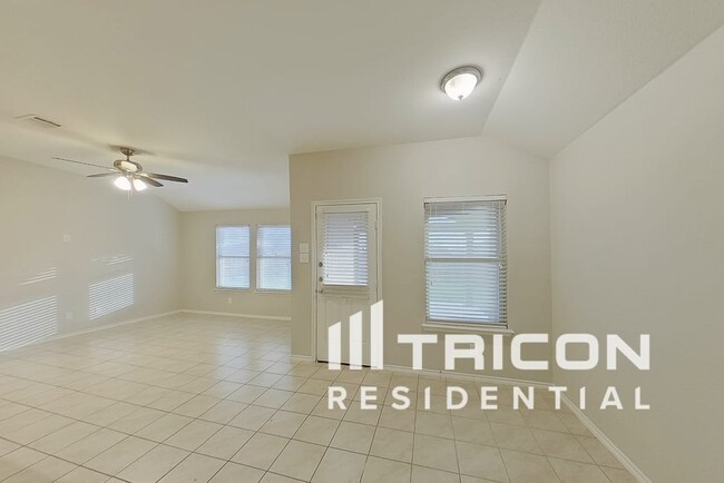 Photo - 1308 Basswood Ln