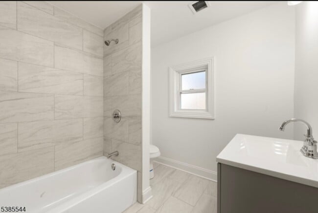 Photo - 218 Washington St